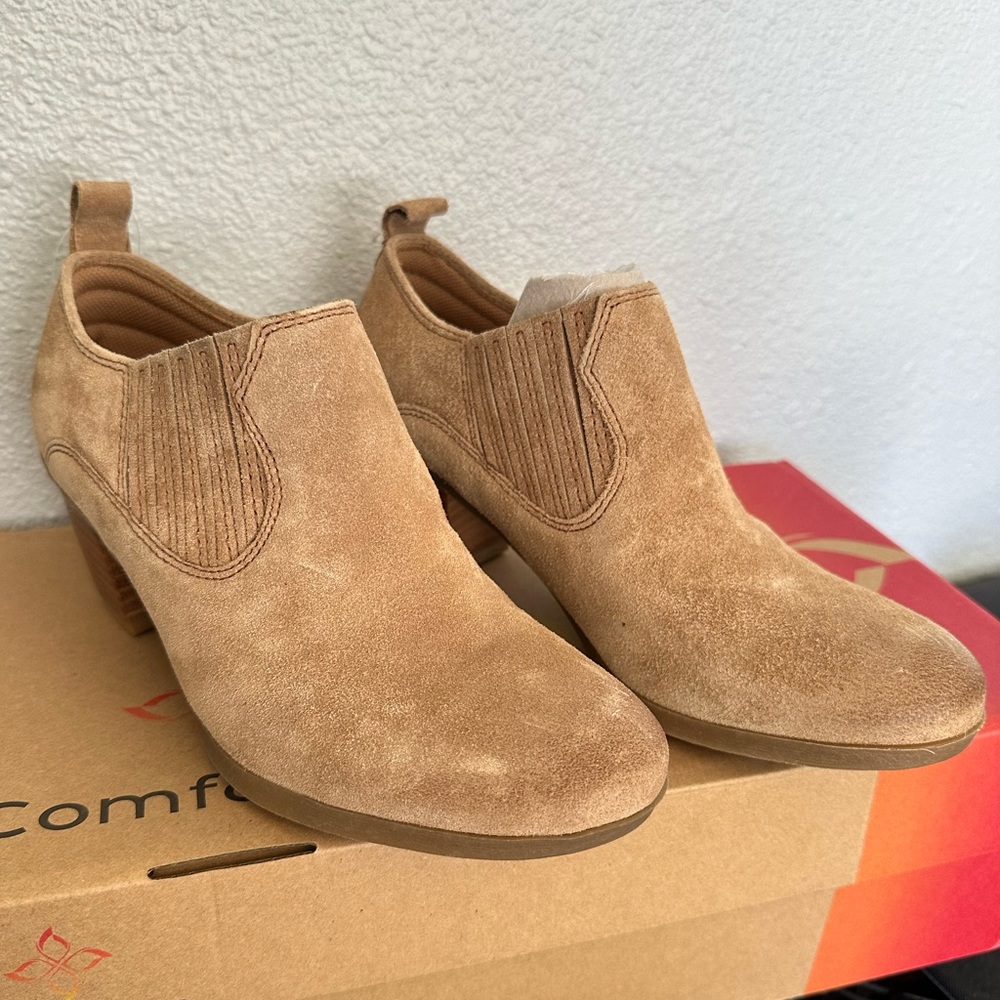 Comfortiva Suede Booties size 6 - Picture 2 of 6